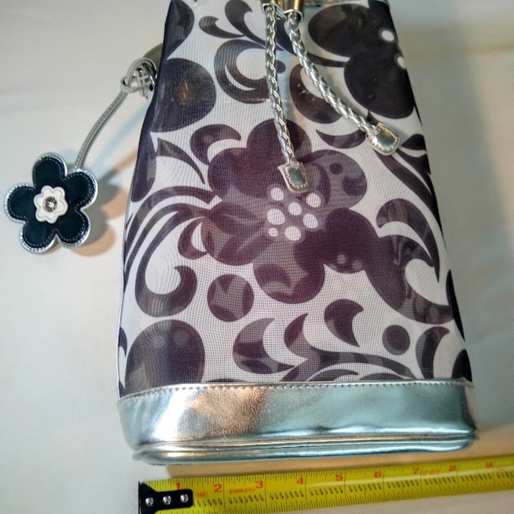 NWOT Vera Bradley flower design mesh bucket bag